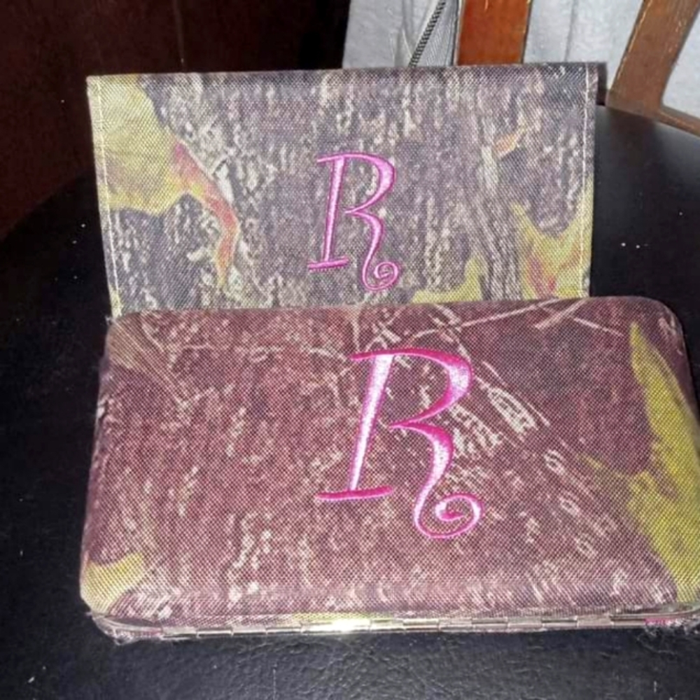 Ladies wallet/with checkbook🍒